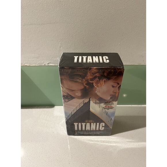 Sealed Titanic VHS 2-Tape 1998 Set Leonardo DiCaprio Kate Winslet New - RARE - Picture 3 of 9